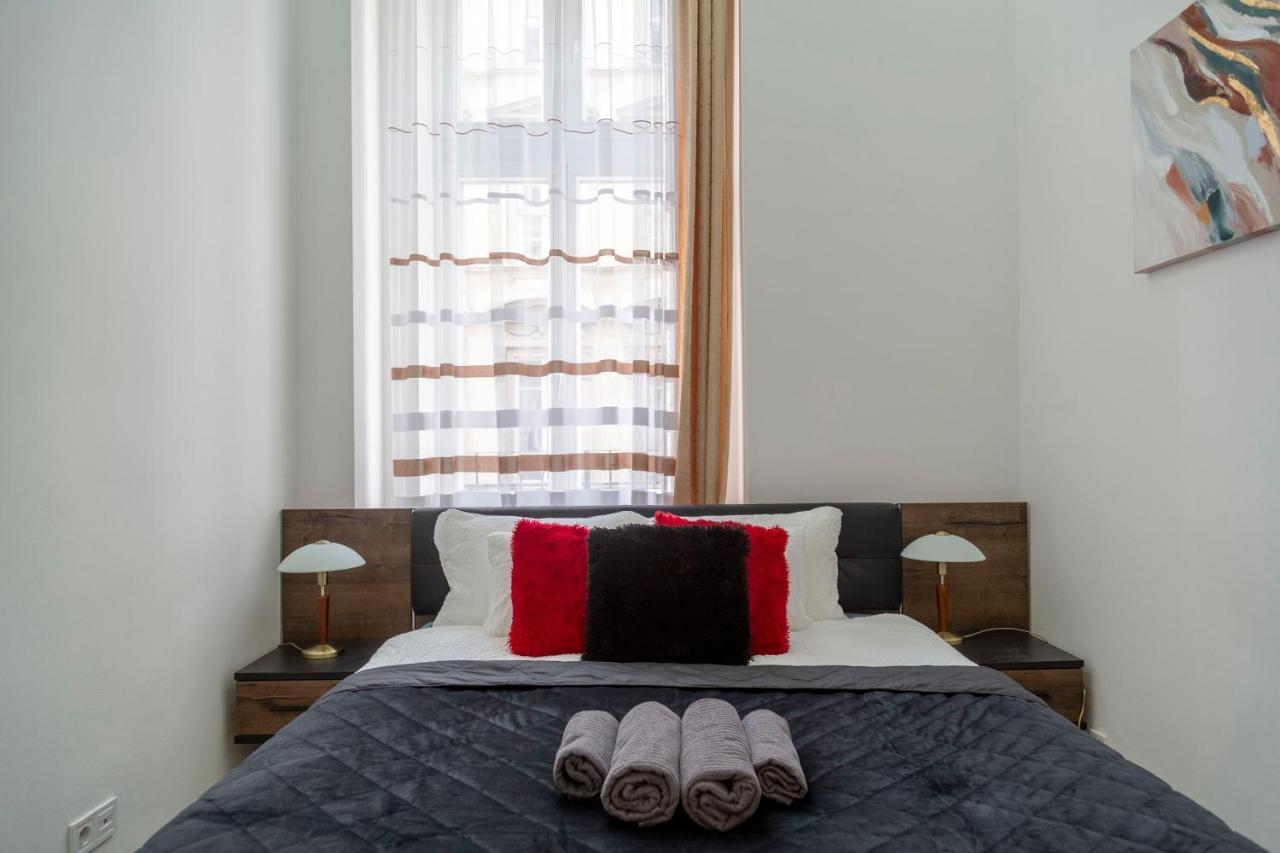 Exclusive Marilyn Apartment In The Heart Of Будапеща Екстериор снимка